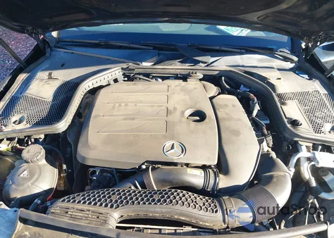 2019 Mercedes-Benz C 300 z USA, uszkodzony, nr VIN 55SWF8DB2KU322449